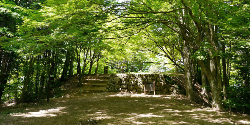 Takayama Castle Ruins & Shiroyama Park